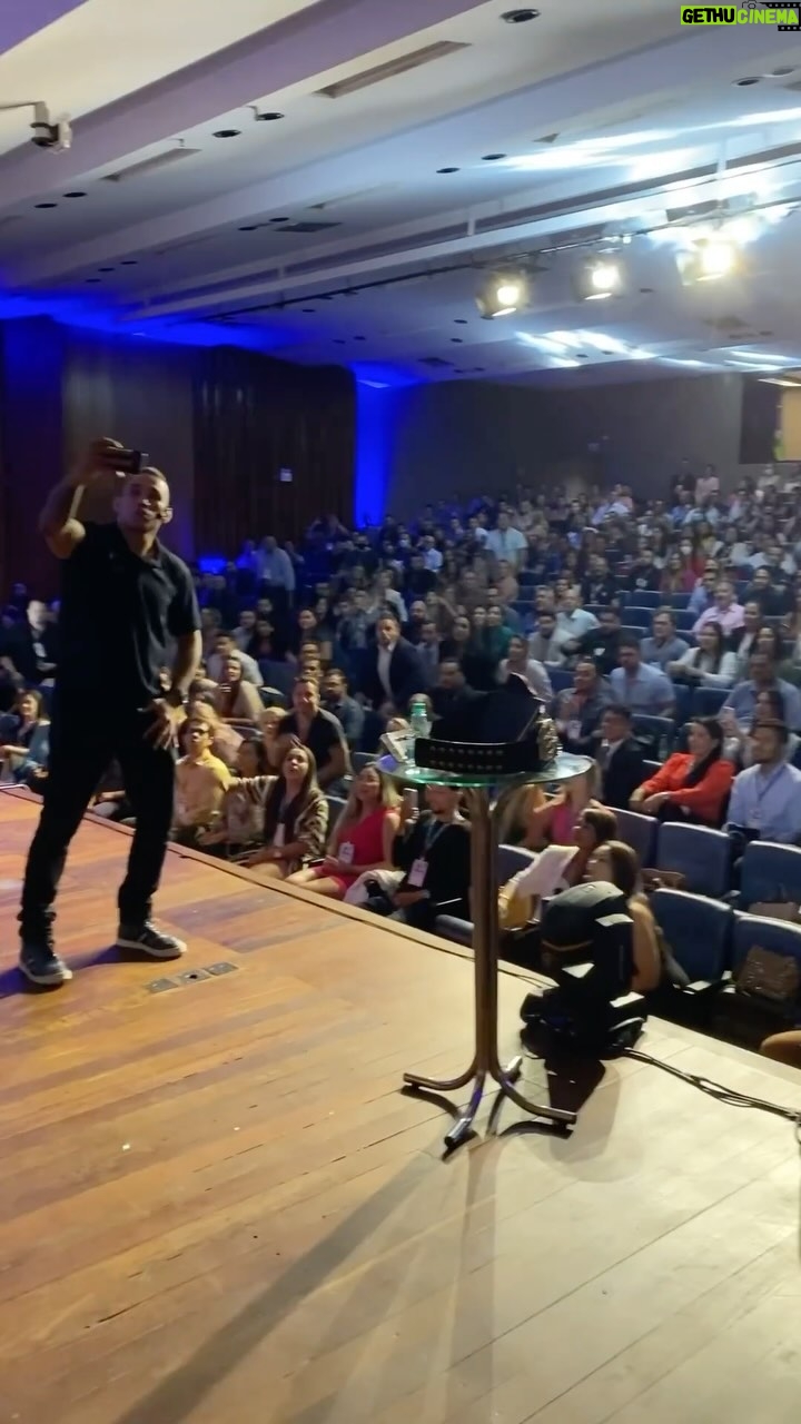 Fabrício Werdum Instagram - Werdum é um fenômeno no MMA e nos negócios. Sua disciplina, carisma e didática são transmitidos em sua palestra! Compartilhe o vídeo com alguém que estará contigo na próxima palestra do Werdum! #Werdum #Atleta #AltaPerformance #AltaPerformanceNegócios #PalestraMotivacional #Palestrante #EventoEsportivo #EventoCorporativo