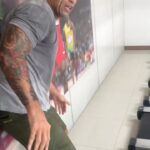 Fabrício Werdum Instagram – A @juliawerdum fez eu correr 22km/h 
OLHA O QUE ACONTECEU!😬🤬