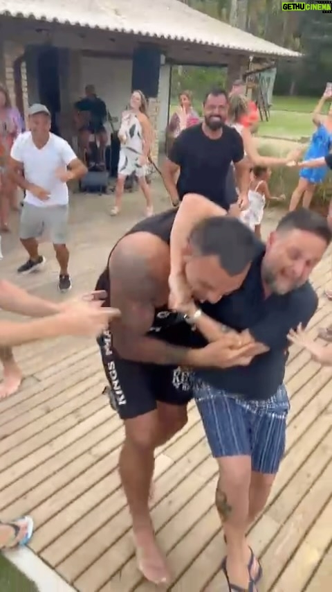 Fabrício Werdum Instagram - NINGUÉM QUIS BRINCAR COMIGO! 😫 @thiagozeni @marcelo_krm @erial_lopes_de_haro @rafaeldarriaga @filipe_schroeder @dr.rogerfunagoshi @marciozilio @gutoalbino