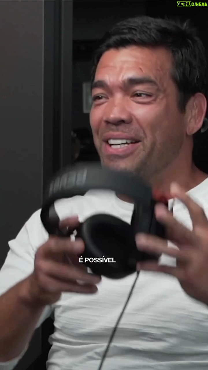 Fabrício Werdum Instagram - Quando se toma o xixi do amigo, é considerado irmão?