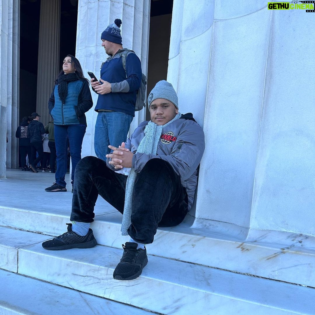 Faith Evans Instagram - My big boy @rydersroominc enjoying the nation’s capitol @dailyautismwhisperer @maliakamitchellandassocllc #inclusionmatters Lincoln Memorial