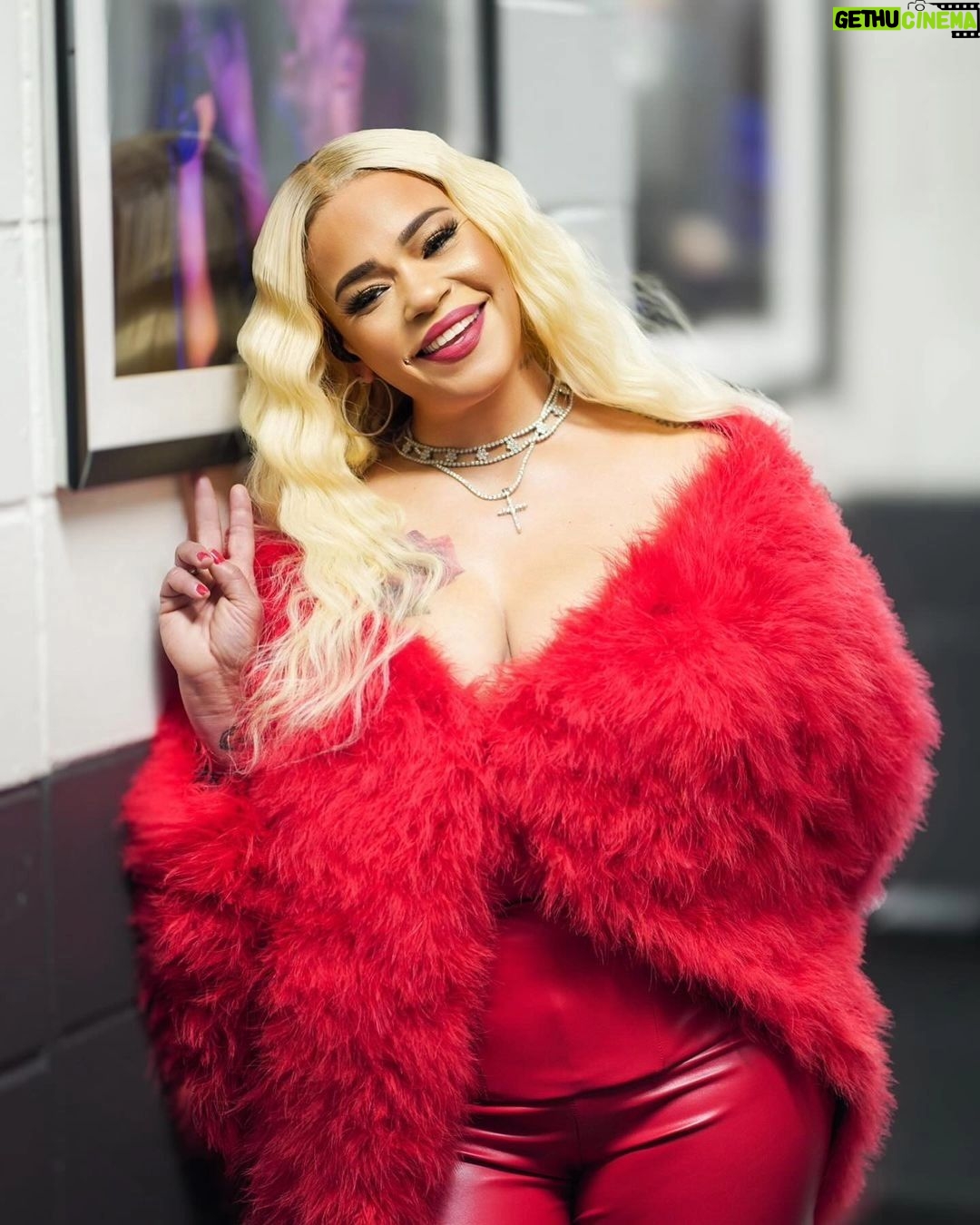Faith Evans Instagram - You already know it's #BigFizzyFromDaBricks! πΈ: @flowgenius π: @kayemakeup ππΌββοΈ: @busyb80 X @boujeenbk π: @j_casso X @atibanewsome π: @mathiasthejeweler Brooklyn, New York