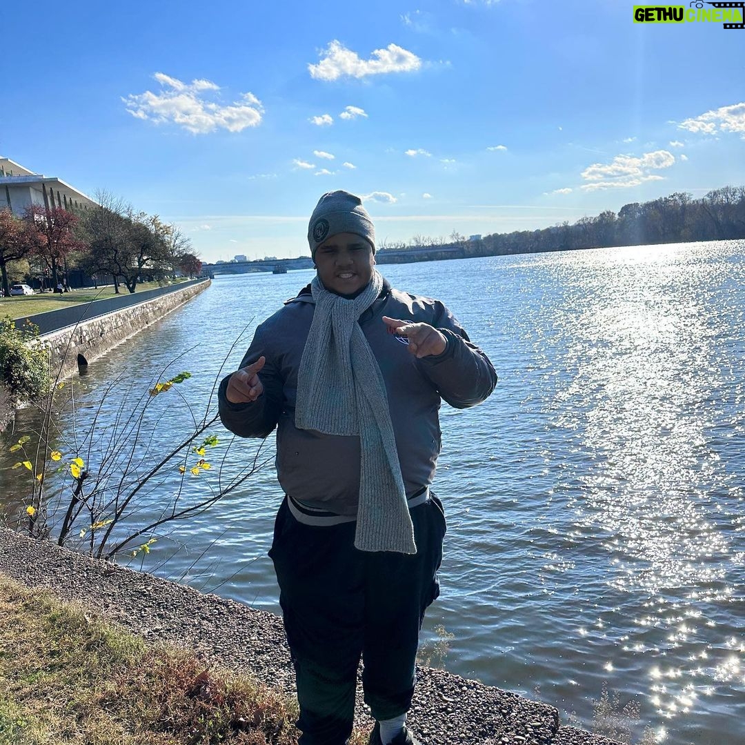 Faith Evans Instagram - My big boy @rydersroominc enjoying the nation’s capitol @dailyautismwhisperer @maliakamitchellandassocllc #inclusionmatters Lincoln Memorial