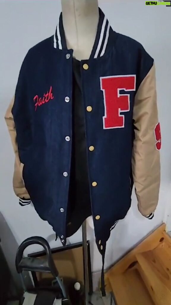 Faith Evans Instagram - #TeamFizzy, head over to @fortheloveoffizzy for a chance to win a custom ‘95 retro jacket. ❤️