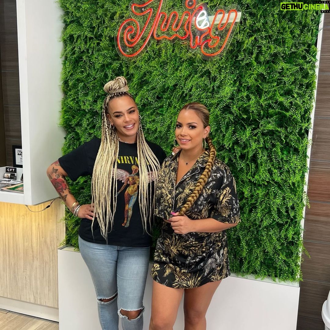 Faith Evans Instagram - Great seeing my boo @bellaneri3 at @juicyjuicebars #goodfolks