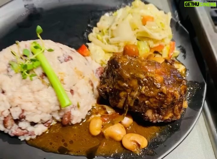 Faith Evans Instagram - She cooks sometimes.. slow cooked oxtails, rice & peas & sautéed cabbage w/green & red peppers #Fizzyskitchen Palm Springs, California
