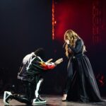 Faith Evans Instagram - Thank you lil big bro @usher for having me tonight! So happy for you & proud of your ascension! #URLV #teamfizzy 👩‍🦳💇‍♀️: @amber4hair 💄: @kayemakeup 👗: @j_custom_nyc 📸: @thefamousunkwn Park MGM