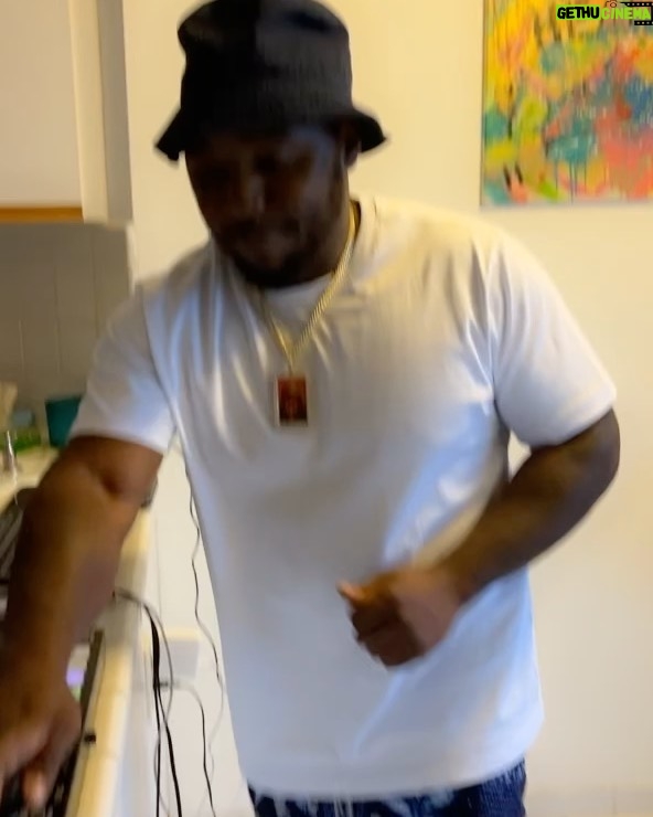 Faith Evans Instagram - Me & lil bro DJ Waney aka DJ @lilcease working on the DJ skills.. @jahadrussaw 💪😂 @jahadrussaw @thelox @jadakiss @stylesp @sheeklouch