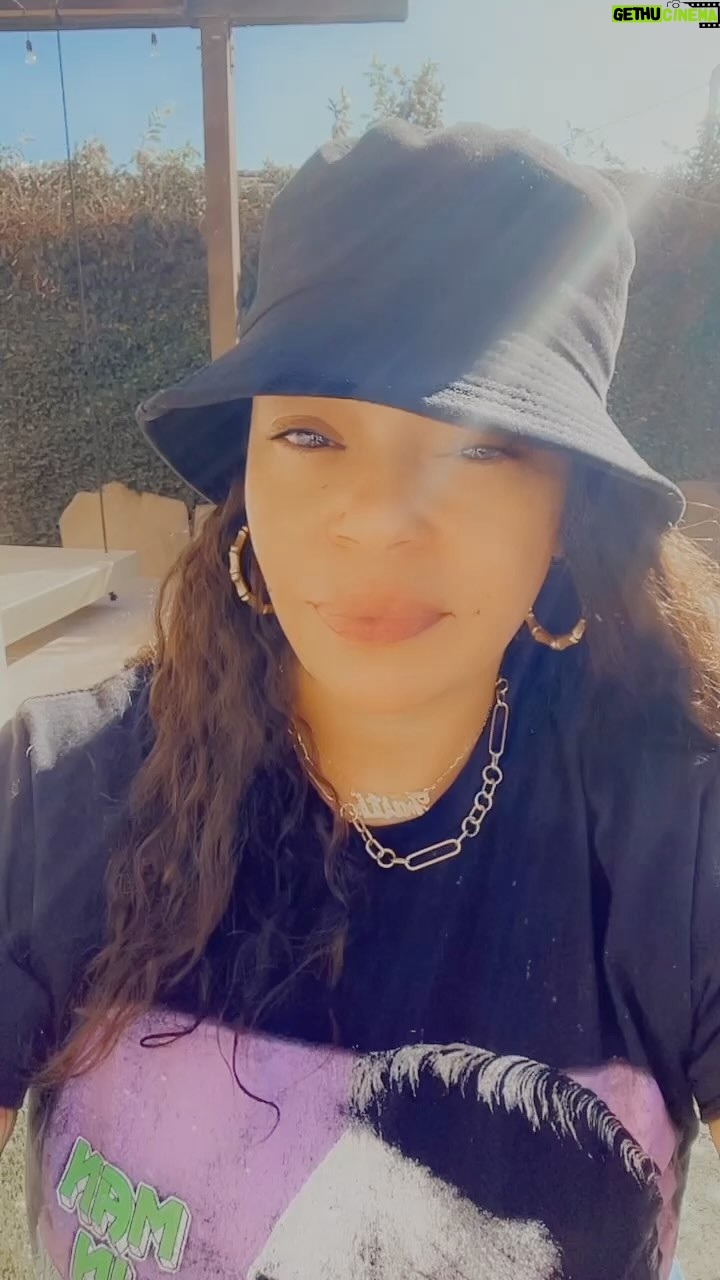 Faith Evans Instagram - Hey #Faithfuls! Me & Team Fizzy will be in Chi-town at the Ladies R&B Kickback Fri Nov 24th at the Chicago Theater! Pull up!