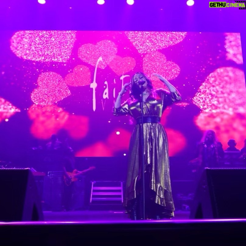 Faith Evans Instagram - Thanks to all my NY/NJ/CT/RI/MA #Faithfuls who came out to rock w/us! And my fam @lilcease & @jadakiss for blessing the stage! #Foxwoods #TeamFizzy 📸: @thefamousunkwn Foxwoods Resort Casino