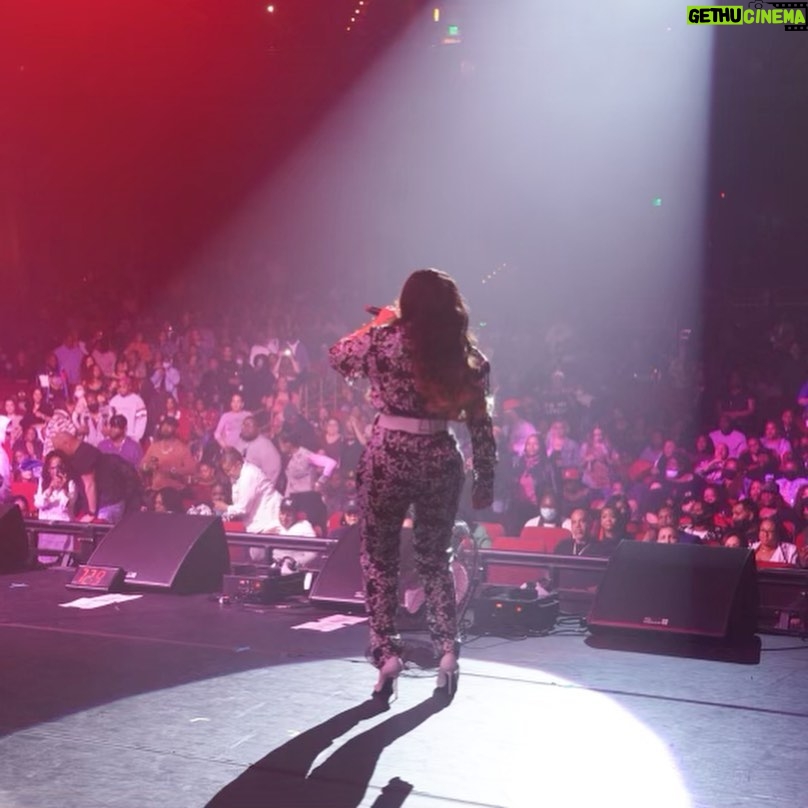 Faith Evans Instagram - Thanks to all my NY/NJ/CT/RI/MA #Faithfuls who came out to rock w/us! And my fam @lilcease & @jadakiss for blessing the stage! #Foxwoods #TeamFizzy 📸: @thefamousunkwn Foxwoods Resort Casino