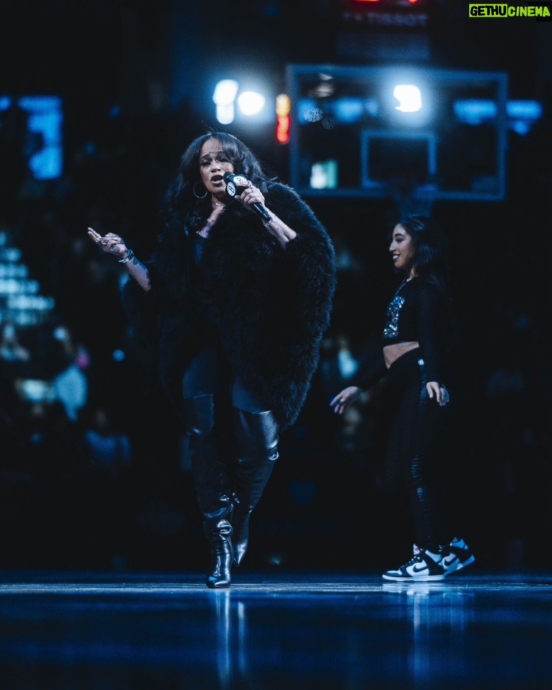 Faith Evans Instagram - Thank you to the @brooklynnets for having me for Women's Impact Night celebrating the @nyliberty! And a huge shout out to the @brooklynnetsdancers! #halftimeshow #brooklynnets #nyliberty ๐: @kayemakeup ๐โโ๏ธ: @busyb80 ๐งต๐ชก: @j_casso X @atibanewsome Barclays Center