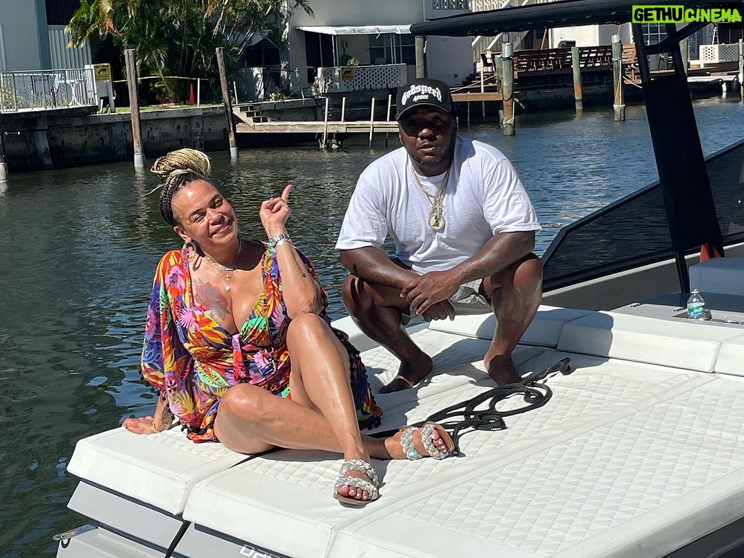 Faith Evans Instagram - Sunning & funning w/cuz @leroywork & bro @lilcease thanks @marvinjonesjr @bznyachts