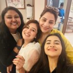 Falaq Naaz Instagram - Post Birthday celebration 🥳 Mera birthday nahi @khalidoon1 ji ka birthday 🤭😃😍 . . . #saakk #reunion #falaqnaaz #aboutlastnight #foryou #explore