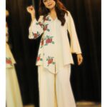 Falaq Naaz Instagram - I love staring at You♥️ . . . Styled by : @styleby_shivi Outfit: @label.apurva Outfit pr : @sonyashaikh and @_vaishnavii.3011 . . . #instapost #falaqnaaz #foryou #styling #explore #outfitoftheday