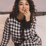 Falaq Naaz Instagram - Je T’aime 💕 . . . Outfit-: @trenbee_ Mua-: @vanshikhachanglanimua managed by -: @trending_influencers PC-: @lsd.photography.official . . . #instapost #falaqnaaz #outfit #lookoftheday #curlyhair #styling