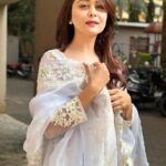 Falaq Naaz Instagram - ताज़ा ताज़ा haircut 💇‍♀️ . . . Outfit-: @swaroop_dressing_collection . . . #picoftheday #falaqnaaz #newhaircut