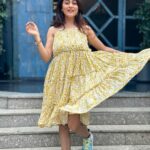 Falaq Naaz Instagram - 💛 . . . Outfit-: @jilmilofficial PR-: @oakpinionpr Location-: @mitronandheri PR-: @maverick.communication01 Mua-: @vanshikhachanglanimua managed by-: @trending_influencers . . . #instapost #falaqnaaz #foryou Mitron Cafe & Bar