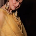 Falaq Naaz Instagram - Ishq hullarey denda ji💕 . . Exclusively styled by @kapoormohit888 Wearing @frontierphagwara Photography @portaitdeewana Makeup by @facestoriesbyaqsa Hair @getreadywithbunty Location @goldfinchmumbai . . #post #gharara #look #falaqnaaz #indianattire #lookoftheday #makeup #fashion #styling #photography #bbott2 #réel #trendingreels #explore #foryou #viralreels