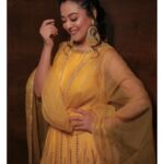 Falaq Naaz Instagram - Do mere nain sharabi ✨💛 . . Exclusively styled by @kapoormohit888 Wearing @frontierphagwara Photography @portaitdeewana Makeup by @facestoriesbyaqsa Hair @getreadywithbunty Location @goldfinchmumbai . . #post #gharara #look #falaqnaaz #indianattire #lookoftheday #makeup #fashion #styling #photography #bbott2