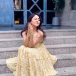 Falaq Naaz Instagram - Chori chori tak le Dil vich rakh le 💛 . . . Outfit-: @jilmilofficial PR-: @oakpinionpr Location-: @mitronandheri PR-: @maverick.communication01 Mua-: @vanshikhachanglanimua managed by-: @trending_influencers . . . #réel #collaboration #foryou #explore #viralreels #dress #sunday #falaqnaaz #westernstyle