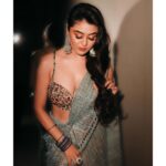 Falaq Naaz Instagram - Behek ne do🩶✨ . . Exclusively styled by @kapoormohit888 Wearing @vastra.malamunde Photography @portaitdeewana Makeup by @facestoriesbyaqsa Hair @getreadywithbunty Location @goldfinchmumbai . . #falaqnaaz #instapost #trending #saree #cocktaillook #fashion #vibes #styling #fashionstyle #photography #lookoftheday