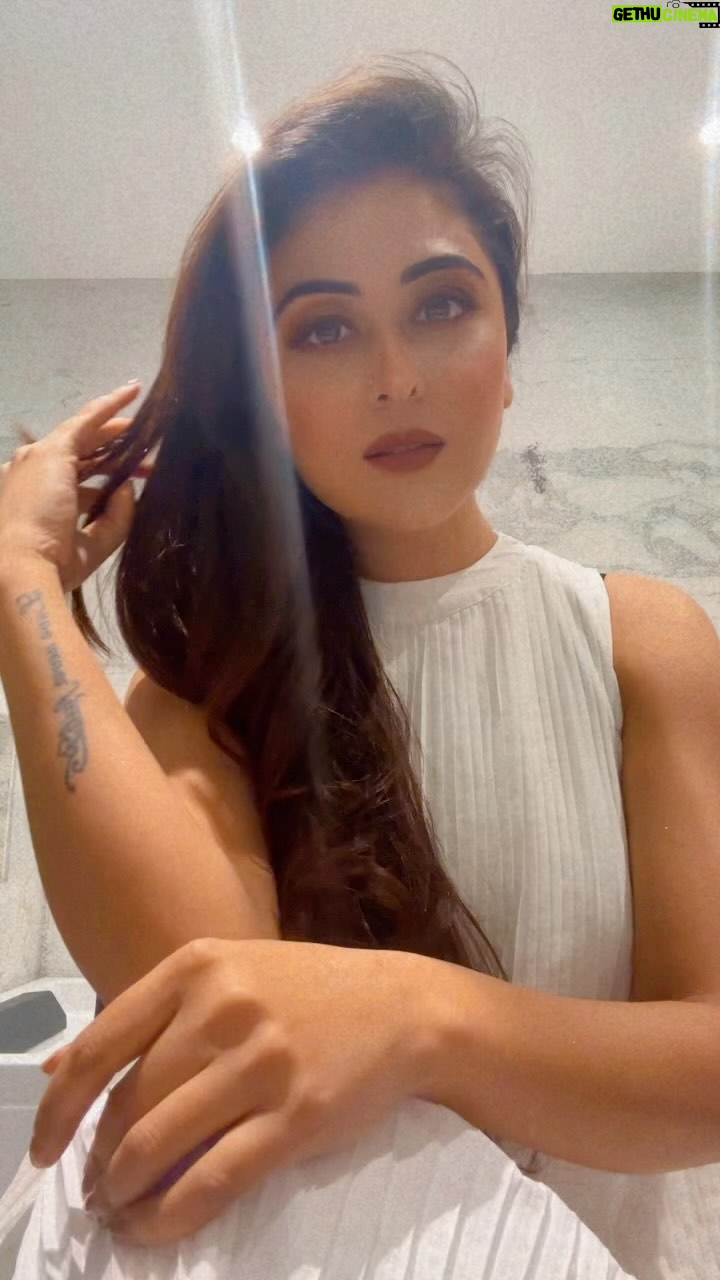 Falaq Naaz Instagram - Weekend vibes✨ . . . #trendingreels #falaqnaaz #viralvideos #explore #foryou #weekend #vibes