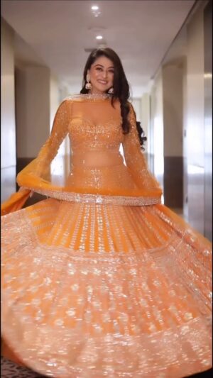 Falaq Naaz Instagram - Dilruba🧡✨
.
.
.
Exclusively styled by @kapoormohit888
Wearing @frontierphagwara
Photography @portaitdeewana
Makeup by @facestoriesbyaqsa
Hair @getreadywithbunty
Location @goldfinchmumbai 
.
.
.
#trendingreels #falaqnaaz #lehenga #lookoftheday #vibes #fashion #styling #photoshoot #foryou #explore