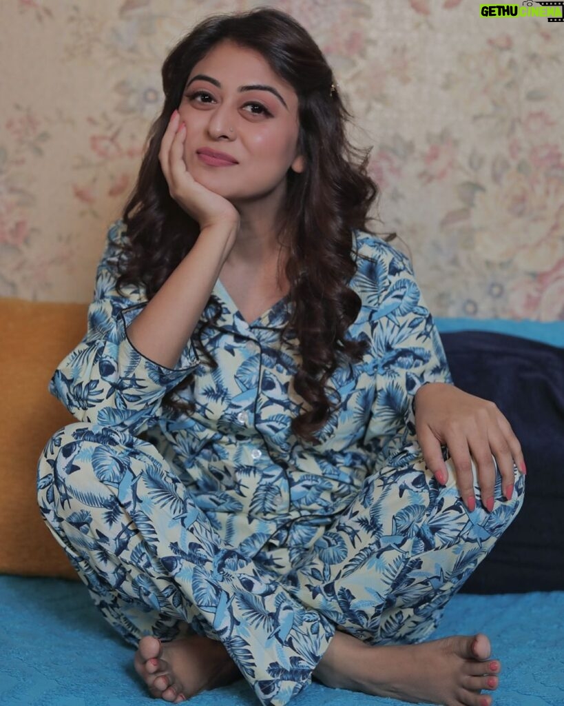 Falaq Naaz Instagram - Be the feeling their heart is missing 🦋🩵 . . Styled by - @purvabansal5 Outfit by - @officiallazykoalala 📸-: @portraitdeewana . . #pictureoftheday #falaqnaaz #thoughtoftheday