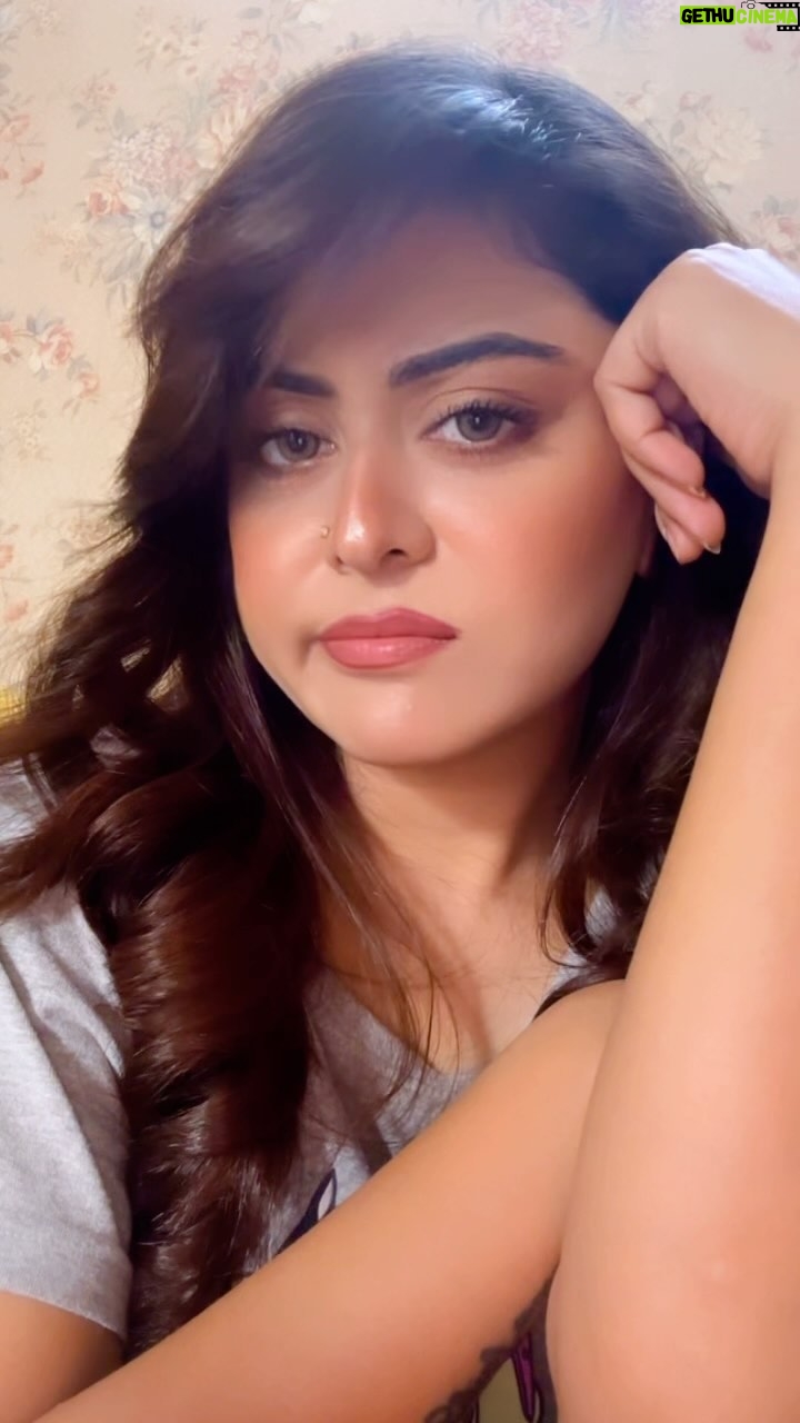 Falaq Naaz - 325K Likes - Aur kiske sath aesi badi badi kahaniyan hoti hain khwabon me?
.
.
#reelitfeelit #comedy #falaqnaaz #trendingreels #foryou #explore #viralvideos
