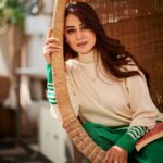 Falaq Naaz Instagram - Tangled in tinsel✨🎄❤️💚 . . Managed by : @tendenza_media @trending_influencers Photography :@mirajverma_photography Makeup & Hair : @vanshikhachanglanimua Outfit : @trenbee_ Location : @truetrammtrunk @puneetgidwani . . #pictureoftheday #falaqnaaz #christmas #season #decembervibes🎄 #foryou #explore #trendingnow