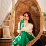Falaq Naaz Instagram - Tangled in tinsel✨🎄❤️💚 . . Managed by : @tendenza_media @trending_influencers Photography :@mirajverma_photography Makeup & Hair : @vanshikhachanglanimua Outfit : @trenbee_ Location : @truetrammtrunk @puneetgidwani . . #pictureoftheday #falaqnaaz #christmas #season #decembervibes🎄 #foryou #explore #trendingnow