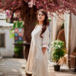 Falaq Naaz Instagram - 🌸🌸🌸 . . . Managed by : @tendenza_media @trending_influencers Photography :@mirajverma_photography Makeup & Hair : @vanshikhachanglanimua Outfit : @wearjiti X PR @oakpinionpr Location : @truetrammtrunk @puneetgidwani . . . #post #picture #ootd #falaqnaaz #blossom #winterglow #fashion #styling
