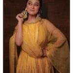 Falaq Naaz Instagram - Do mere nain sharabi ✨💛 . . Exclusively styled by @kapoormohit888 Wearing @frontierphagwara Photography @portaitdeewana Makeup by @facestoriesbyaqsa Hair @getreadywithbunty Location @goldfinchmumbai . . #post #gharara #look #falaqnaaz #indianattire #lookoftheday #makeup #fashion #styling #photography #bbott2