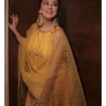 Falaq Naaz Instagram - Do mere nain sharabi ✨💛 . . Exclusively styled by @kapoormohit888 Wearing @frontierphagwara Photography @portaitdeewana Makeup by @facestoriesbyaqsa Hair @getreadywithbunty Location @goldfinchmumbai . . #post #gharara #look #falaqnaaz #indianattire #lookoftheday #makeup #fashion #styling #photography #bbott2