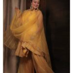 Falaq Naaz Instagram - Do mere nain sharabi ✨💛 . . Exclusively styled by @kapoormohit888 Wearing @frontierphagwara Photography @portaitdeewana Makeup by @facestoriesbyaqsa Hair @getreadywithbunty Location @goldfinchmumbai . . #post #gharara #look #falaqnaaz #indianattire #lookoftheday #makeup #fashion #styling #photography #bbott2