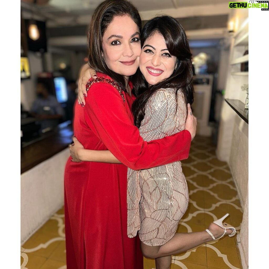 Falaq Naaz Instagram - Happy Birthday to my beautiful and Favourite person MY PB❤ @poojab1972 We don’t meet people by accident. We are meant to cross paths for a reason. I hope that you are reminded of just how lucky I feel that our paths crossed. Birthdays come each and every year, but Person like you only come once in a lifetime. You hold a very special place in my heart❤... ALL THE LOVE AND LUCK TO YOU PB❤❤❤🫶🏻🫶🏻🫶🏻