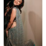 Falaq Naaz Instagram - Behek ne do🩶✨ . . Exclusively styled by @kapoormohit888 Wearing @vastra.malamunde Photography @portaitdeewana Makeup by @facestoriesbyaqsa Hair @getreadywithbunty Location @goldfinchmumbai . . #falaqnaaz #instapost #trending #saree #cocktaillook #fashion #vibes #styling #fashionstyle #photography #lookoftheday