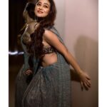 Falaq Naaz Instagram - Moyo pritiazhenie✨ . . Exclusively styled by @kapoormohit888 Wearing @vastra.malamunde Photography @portaitdeewana Makeup by @facestoriesbyaqsa Hair @getreadywithbunty Location @goldfinchmumbai . . #falaqnaaz #instapost #trending #saree #cocktaillook #fashion #vibes #styling #fashionstyle #photography #lookoftheday