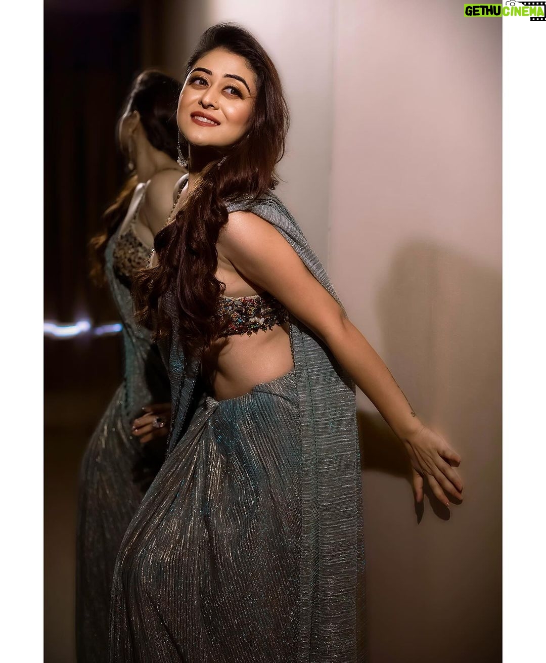 Falaq Naaz Instagram - Moyo pritiazhenie✨ . . Exclusively styled by @kapoormohit888 Wearing @vastra.malamunde Photography @portaitdeewana Makeup by @facestoriesbyaqsa Hair @getreadywithbunty Location @goldfinchmumbai . . #falaqnaaz #instapost #trending #saree #cocktaillook #fashion #vibes #styling #fashionstyle #photography #lookoftheday