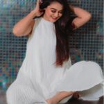 Falaq Naaz Instagram - Lokki Mere Haase Sunde Te Tu Sunda Dil Di Aa🤍 . . . Outfit: @nore21_in Brand Pr @styling.your.soul x @socialpinnaclepr 📸-: @portraitdeewana Makeup by @facestoriesbyaqsa Hair @getreadywithbunty Location @goldfinchmumbai . . . . #instapost #falaqnaaz #fashion #styling #outfit #ootd #explore #foryou
