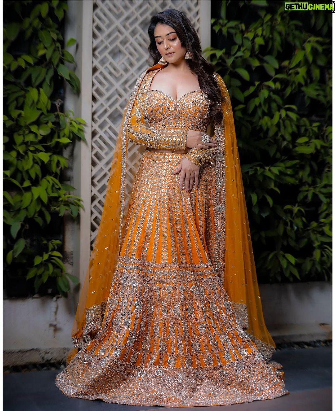 Falaq Naaz Instagram - Gal sunn mehrma 🧡🫰🏻 . . Exclusively styled by @kapoormohit888 Wearing @frontierphagwara Photography @portaitdeewana Makeup by @facestoriesbyaqsa Hair @getreadywithbunty Location @goldfinchmumbai . . #falaqnaaz #instapost #trending #lehenga #fashion #vibes #styling #fashionstyle #photography #lookoftheday