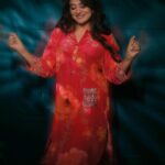 Falaq Naaz Instagram - Celebrate yourself,nobody knows what it takes to be YOU❣️🫰🏻🫶🏻 . . . Outfit-: @maheejaipur PR-: @dinky_nirh 📸-: @portraitdeewana . . . #instapost #diwalivibes #festivewear #falaqnaaz