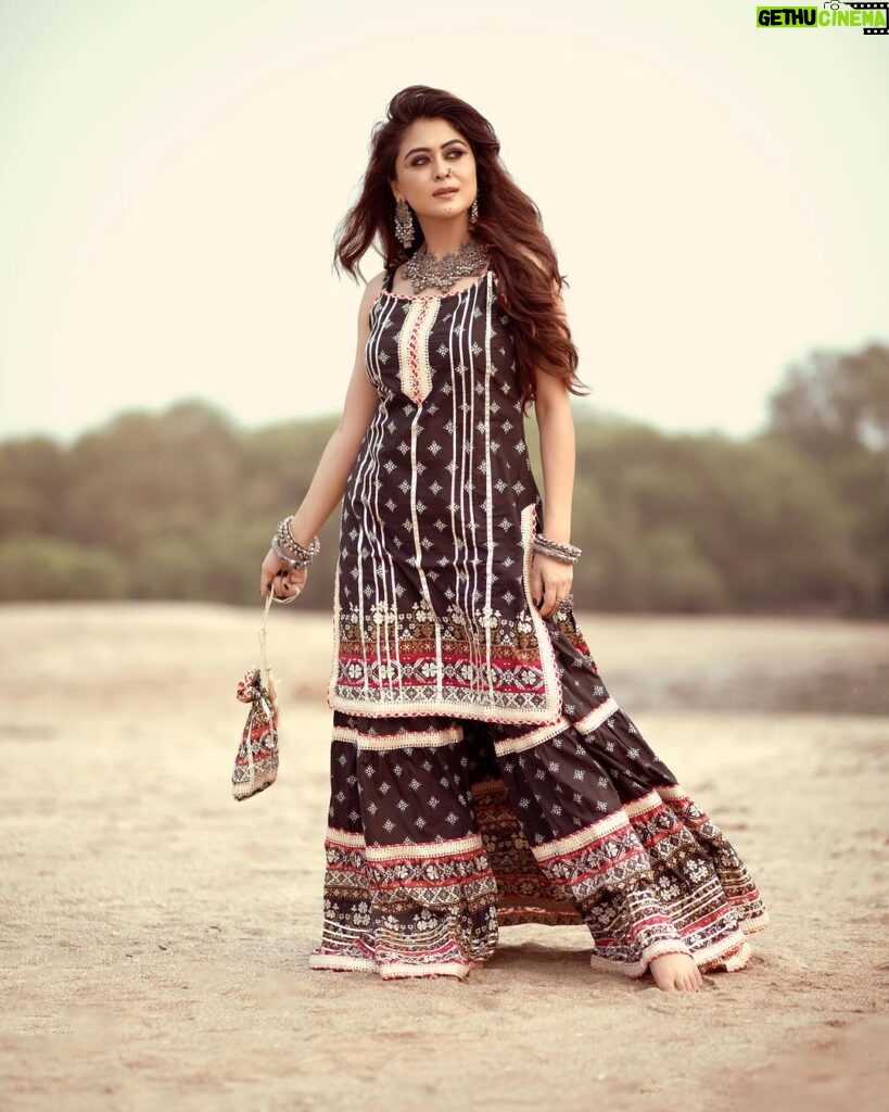 Falaq Naaz Instagram - ♠️🖤 . . . Outfit-: @aksbynidhi Outfit PR-: @dinky_nirh Accessories-: @rubans.in X @oakpinionpr Makeup & Hair : @vanshikhachanglanimua Photography :@portraitdeewana Managed By : @trending_influencers . . . #picoftheday #lookdodia #falaqnaaz #fashion #explore #falaqkifauj #bbott2 #aesthetic #indian #look
