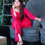 Falaq Naaz Instagram - Above all else, embrace your flaws . . Styled by - @purvabansal5 Outfit @myshka_fashion Accessories-: @diora.india X @__snehasharma___ PR @mediatribein Photography: @sn_photografy_06 Location : @mitronandheri Location PR : @maverick.communication01 . . #post #falaqnaaz #falaqkifauj #falaqian #bbott2