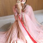 Falaq Naaz Instagram - 💕 . . Outfit-: @dress_gararahouse Makeup : @vanshikhachanglanimua Hair :@blush_on_by_shrutishah @lavish_beauties_by_lavanya Photography : @portraitsbymayur @perfectlypixelized03 Jewellery: @sejalcreation23 Ring - @itahdnura Managed By : @trending_influencers Location-: @craycraftmumbai X @rainmakerconsults . . . #falaqnaaz #falaqkifauj #womaniya #falaqian #gharara #fashion #picoftheday #ootd #lookoftheday #pastel #réel #trending #reels #viralreels #explore #foryou CrayCraft
