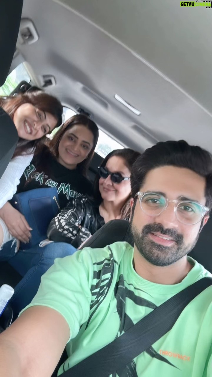 Falaq Naaz Instagram - Cheers to this beautiful time ✨🧿🧿🧿 Cheers to this love and madness 🥳😘 @poojab1972 @bebika.dhurve @avinashsachdev #purebliss ❤️ #burinazarwaleteramuhkaala🌚👈🏻😂 . . . #réel #instagood #falaqnaaz #falaqian #reunion #bbott2 #peopleforlife❤️ #trendingreels #memories