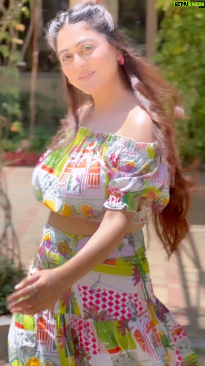 Falaq Naaz Instagram - Some draft reels🩷 #throwback . . . #trendingreels #falaqnaaz #falaqian #falaqkifauj #bbott2 #viralreels #styling #mughtdeletelater #foryou #explore #reelitfeelit