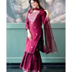 Falaq Naaz Instagram - 🩷🩷🩷 . . . Wearing-: @swaroop_dressing_collection Pc-: @sn_photografy_06 Location-: @mitronandheri Accessories-: @the_jewel_gallery . . #picture #falaqnaaz #falaqkifauj #bbott2 #falaqian #outfit #ootd