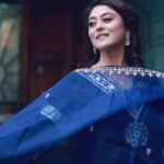Falaq Naaz Instagram - Sadqay💙✨ . . . Wearing-: @styyleobsession Videography-: @bhugraphy_12 Makeup:- @minakshi_mharse_makeuphair Hair:-@rossh_bridalmakeover Accessories Styled by:-@style_by_pradnyaaaaa__ . . . #reels #foryou #falaqnaaz #explore #viralreels #outfit #styling #fashion #velvet #blue